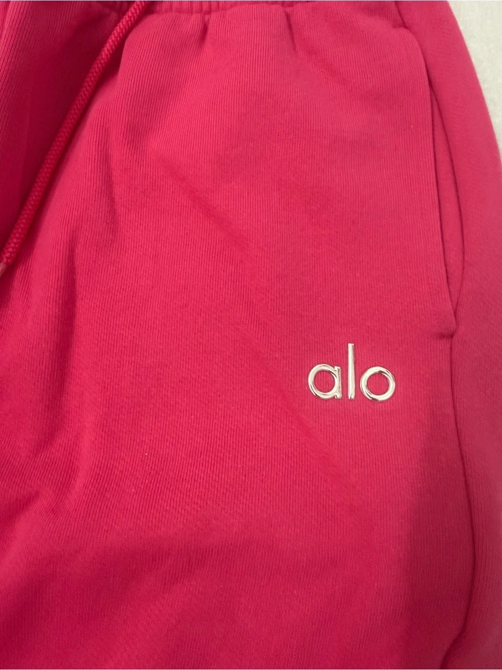 ALO Yoga WomenJoggers in Raspberry Pink
